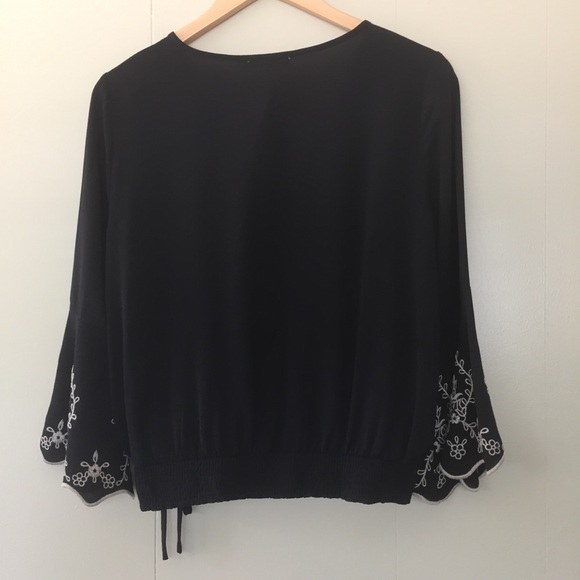 Blu Pepper Wrapped Front embroidered top Size L - Picture 3 of 8